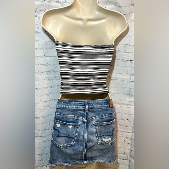 American Eagle Next Level Stretch Distressed Denim Mini Skirt Size 8 - Picture 2 of 6